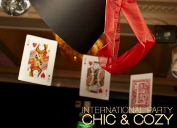 Chic & Cozy: Red Queens, White Kings